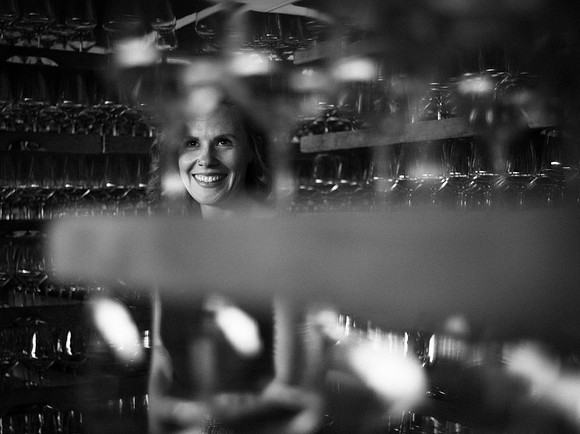 Lorena at the "keep it simple" B&W Portrait Workshop 2025.05-703