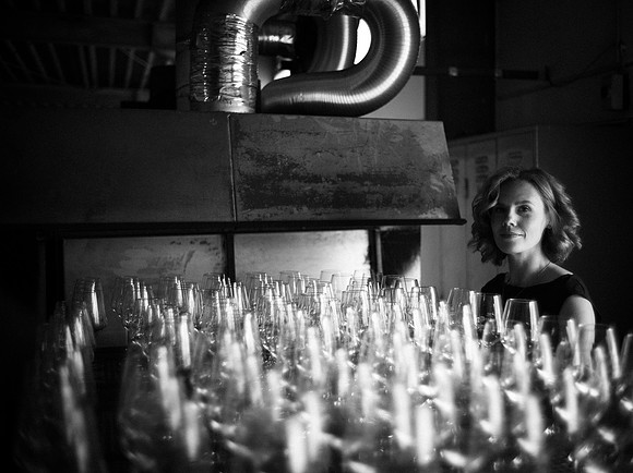 Lorena at the "keep it simple" B&W Portrait Workshop 2025.05-702