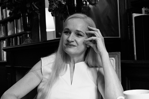 Christina Schels: Splendid Hands 2024.05-70381