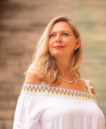 Ella (2019; 91070)