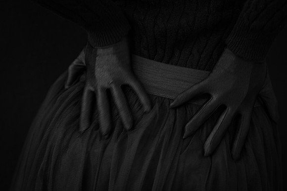 Jamie Renée: These hands are made for talking 2023.06-12701
