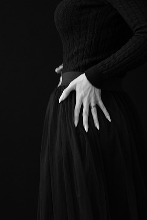 Jamie Renée: These hands are made for talking 2023.06-12866