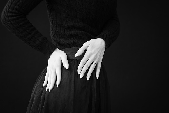 Jamie Renée: These hands are made for talking 2023.06-12914