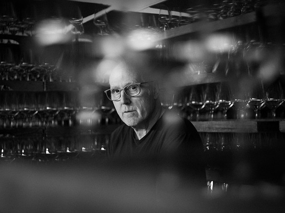 Guenter at the "keep it simple" B&W Portrait Workshop 2025.05-70