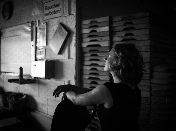 Lorena at the "keep it simple" B&W Portrait Workshop 2025.05-702